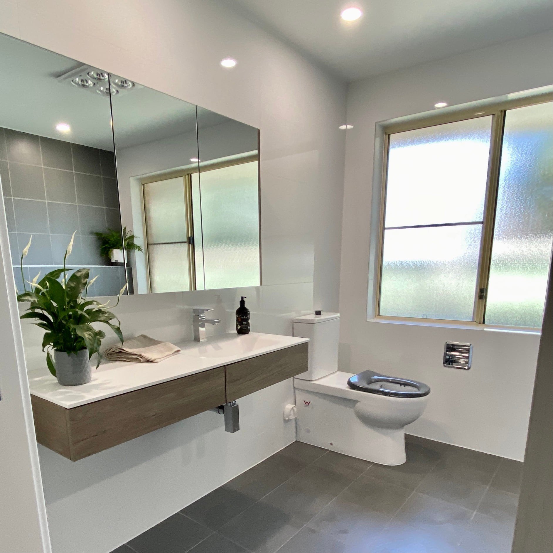 SmartRoll Chrome installed in full bathroom renovation